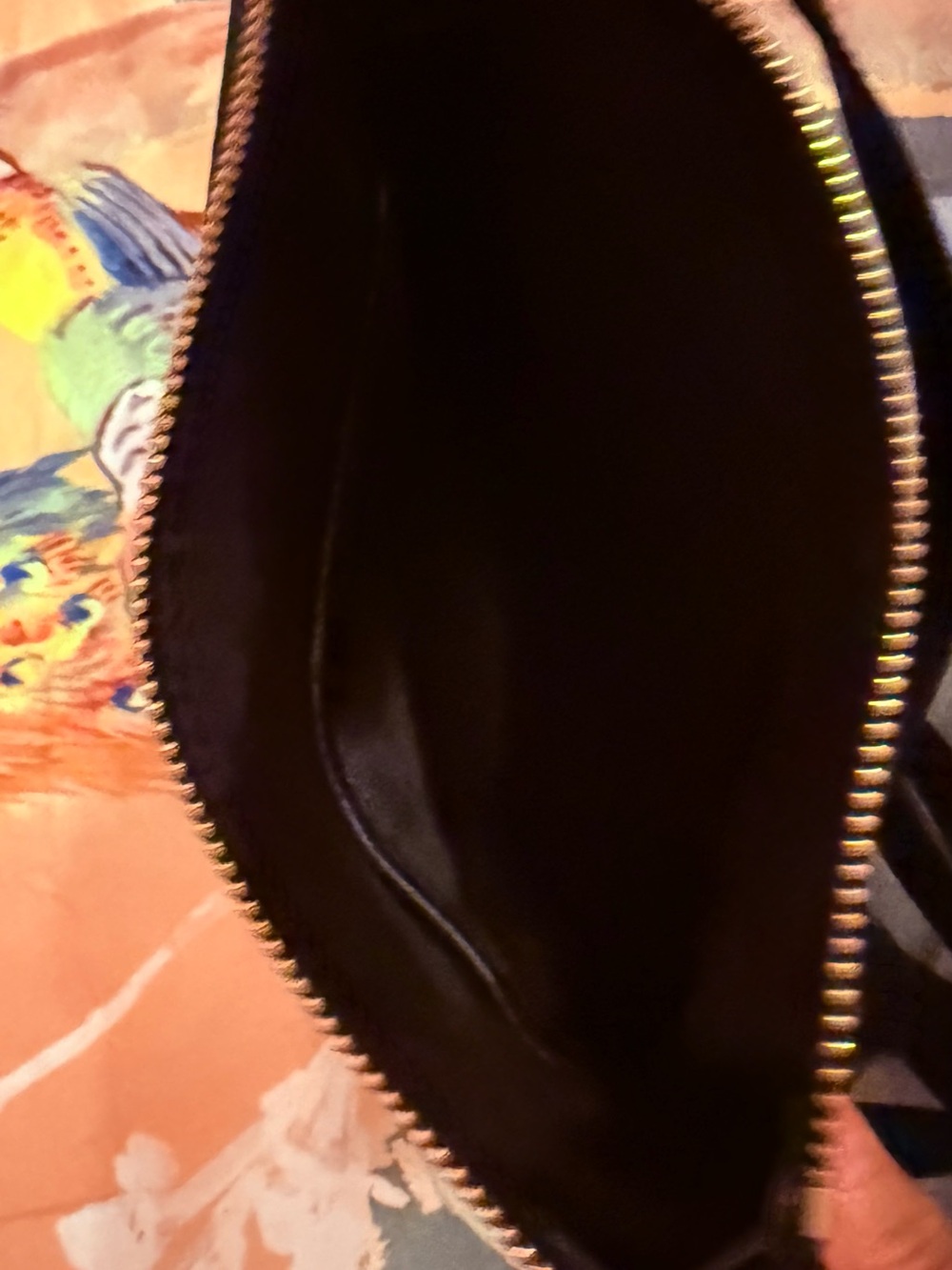 Michael Kors Elegant Black Crossbody Bag - Picture 5 of 8